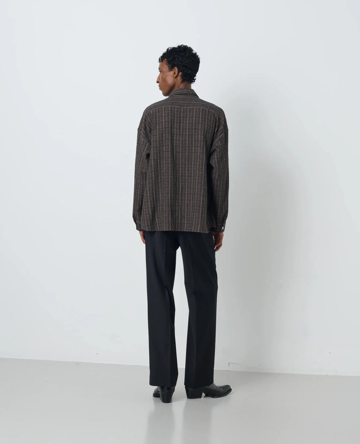 SUNFLOWER Stable Shirt Chocolate 着用イメージ 背面
