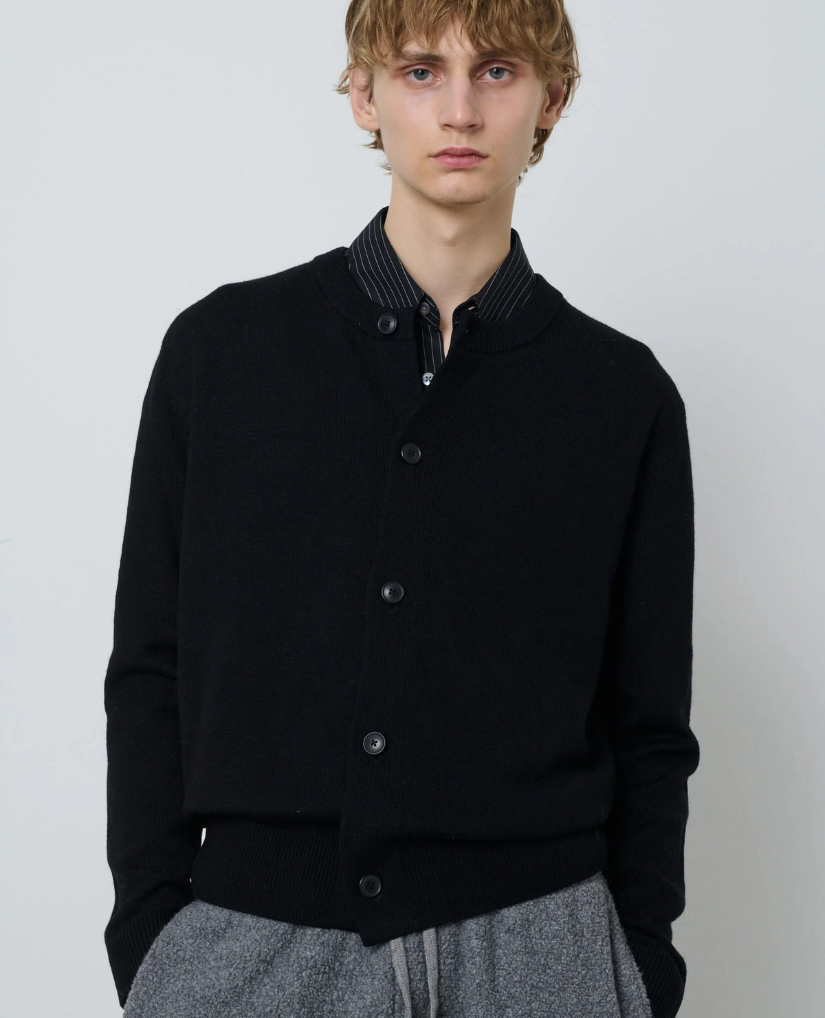 SUNFLOWER Moon Cardigan Black 着用イメージ 正面