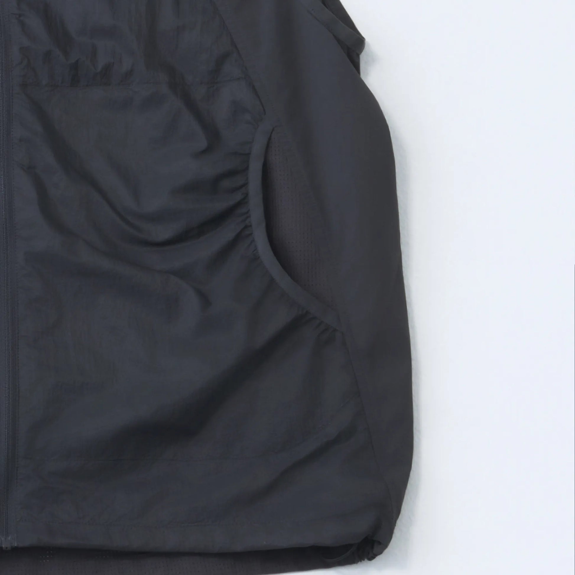 Hiking Patrol ORBIT LT TECHNICAL VEST CHARCOAL BLACK ポケットディテール ゴム仕様