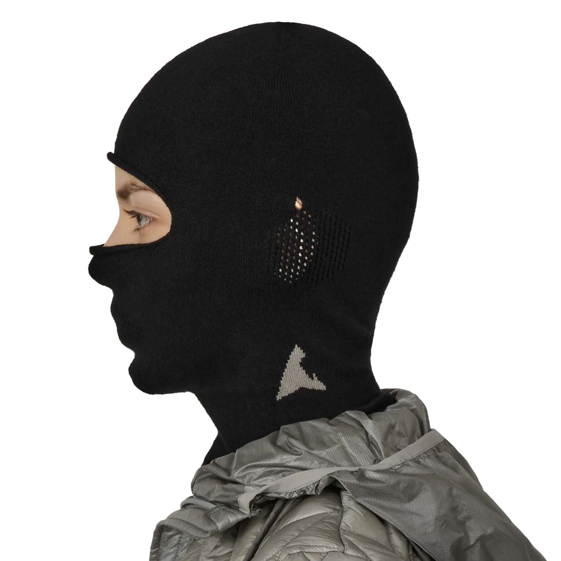 ROA OWL Seamless Biofil® Breathable Balaclava Black 女性着用画像 側面