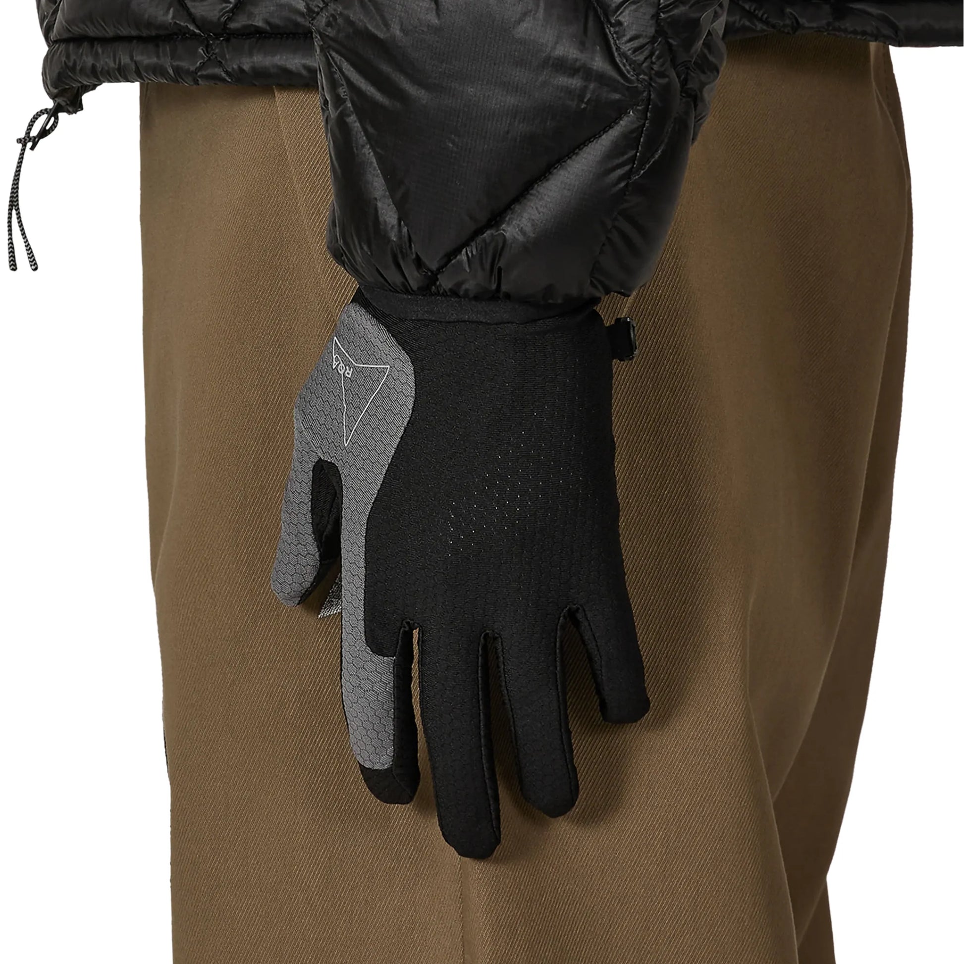 ROA ANDIE Base Layer Gloves Black Grey 着用画像