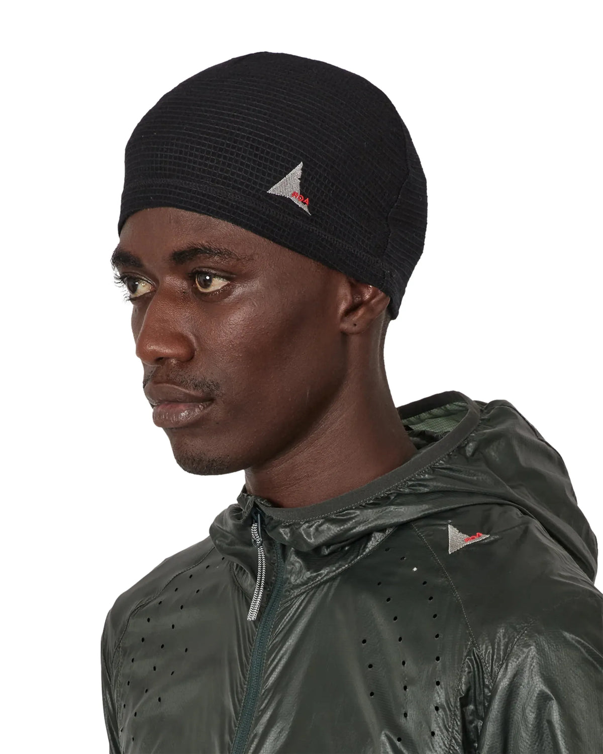 ROA ASHI Wool Tencel Beanie Black 着用イメージ 斜め