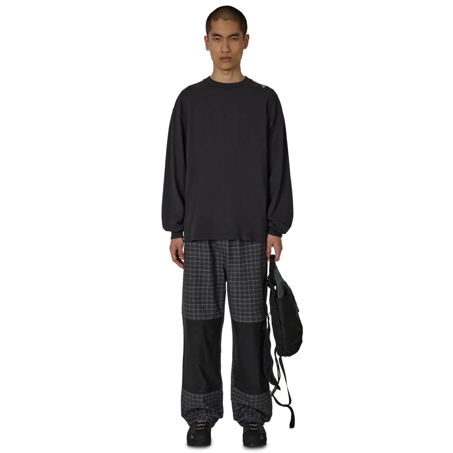 ROA Aair Floweave Printed Check Elasticated Waistband Pants Anthracite 着用イメージ 全身スタイリング