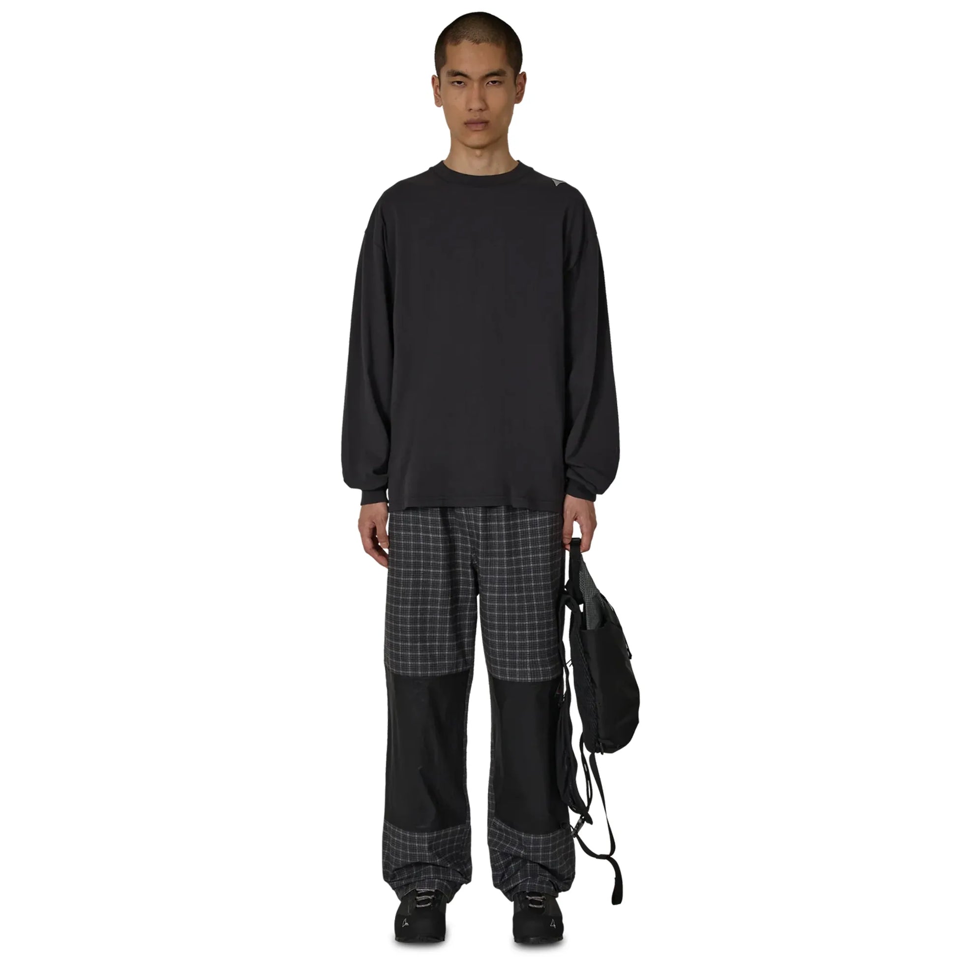 ROA Aair Floweave Printed Check Elasticated Waistband Pants Anthracite 着用イメージ 全身スタイリング