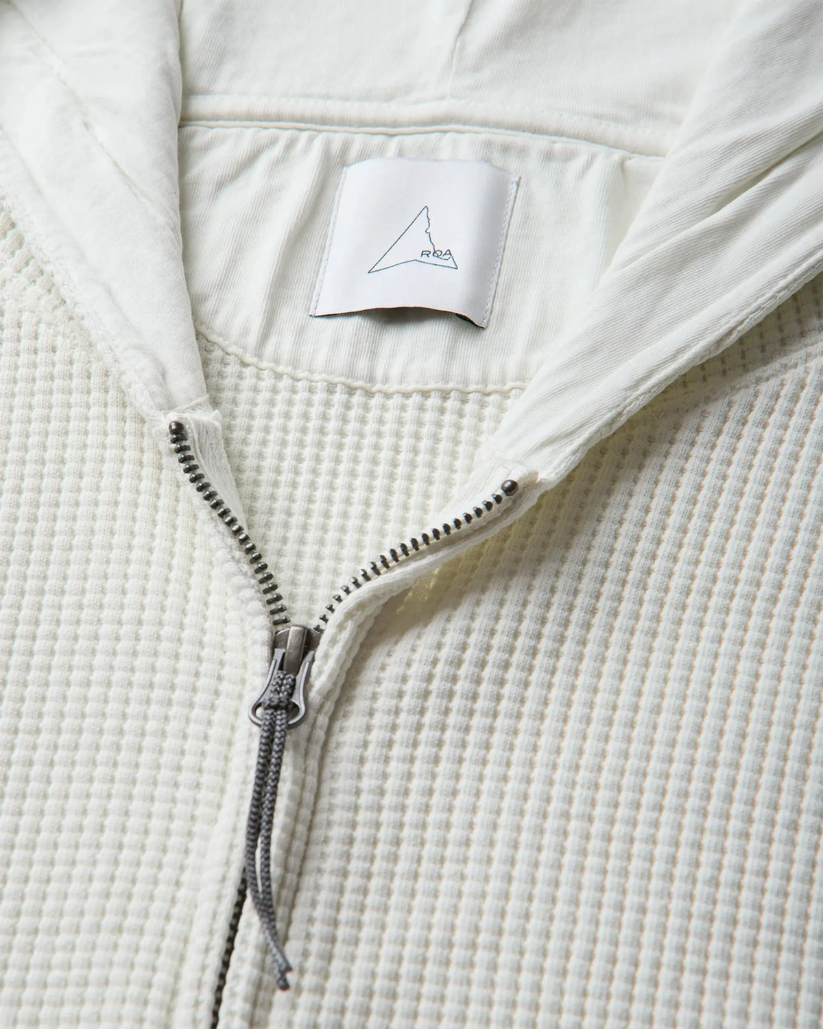 ROA BEE Sun Faded Organic Waffle Zip Up Hoodie Dirty White ジップディテール