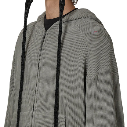 ROA BEE Sun Faded Organic Waffle Zip Up Hoodie Grey 着用イメージ ネックディテール