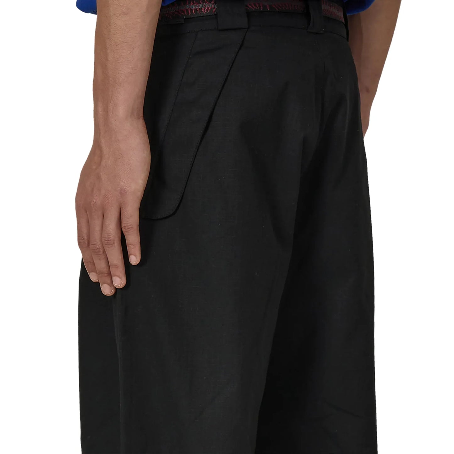 ROA Centipede Buckle Chino Pant Black 着用イメージ 背面ポケットシルエット