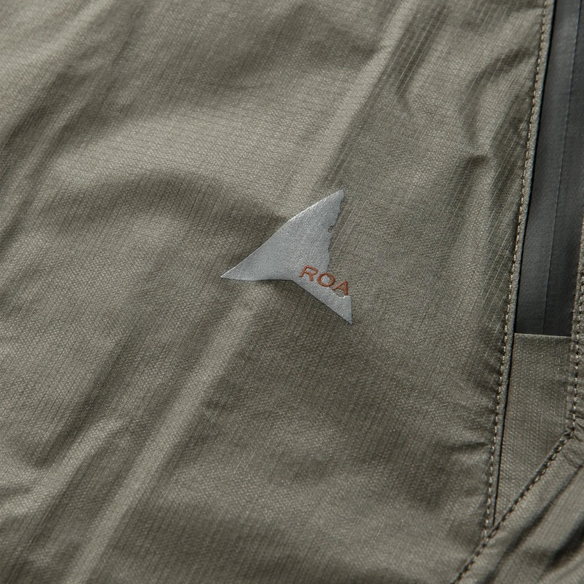 ROA Glasslike 3L 10K Waterproof Jacket Sage Green ロゴディテール プリント仕様