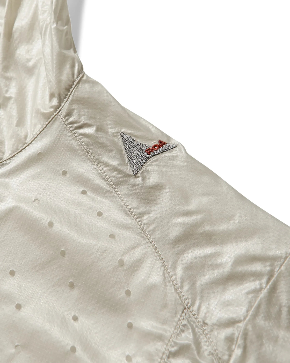 ROA HUE Packable Wind Jacket Dirty White ロゴ詳細