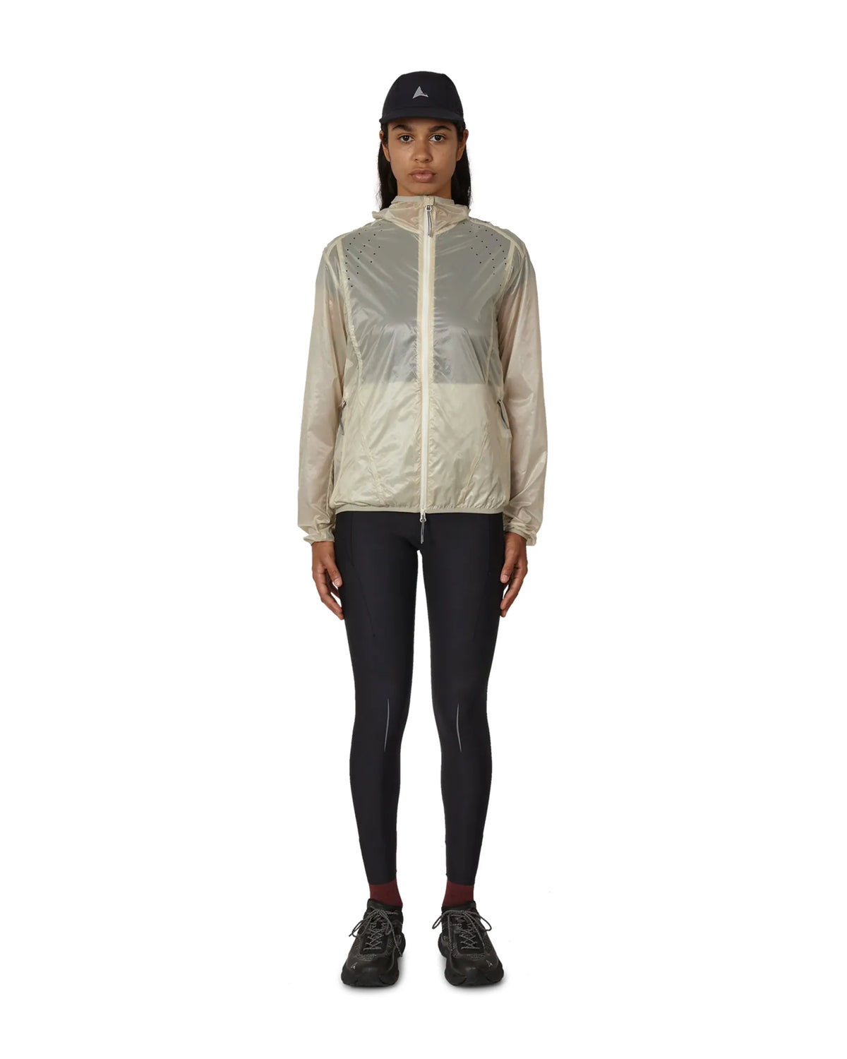 ROA HUE Packable Wind Jacket Dirty White 着用イメージ 全身スタイリング
