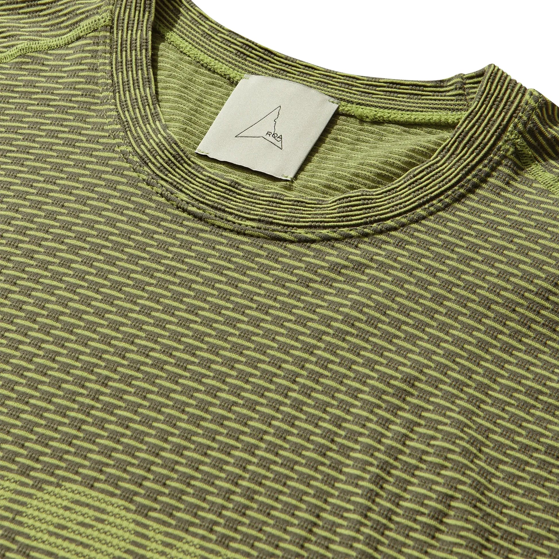 ROA Hivee Dryarn® Lightweight Seamless T-Shirt Lime Green ネックディテール 