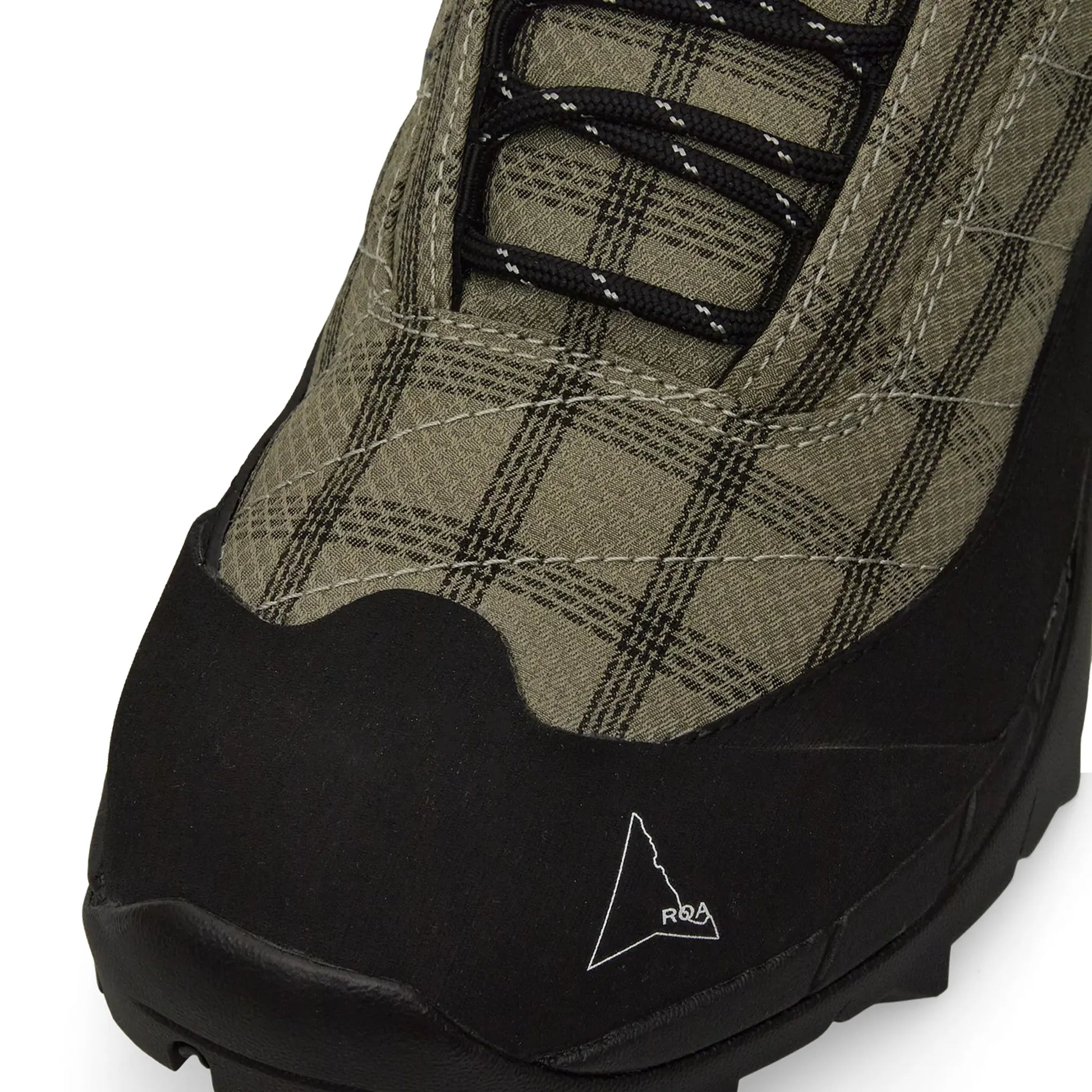 ROA Katharina Taupe/Black Check つま先ディテール ロゴデザイン