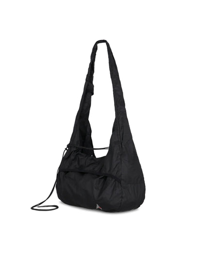 ROA LAKI Packable Knot Bag Black 消費画像 斜め