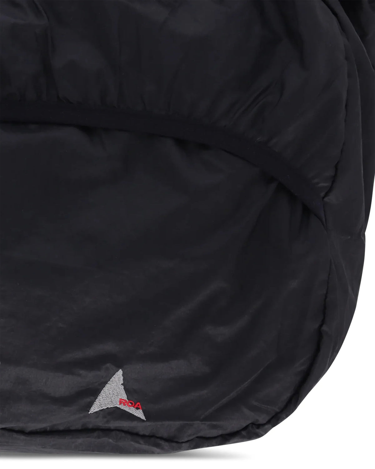 ROA LAKI Packable Knot Bag Black ロゴ詳細 刺繍