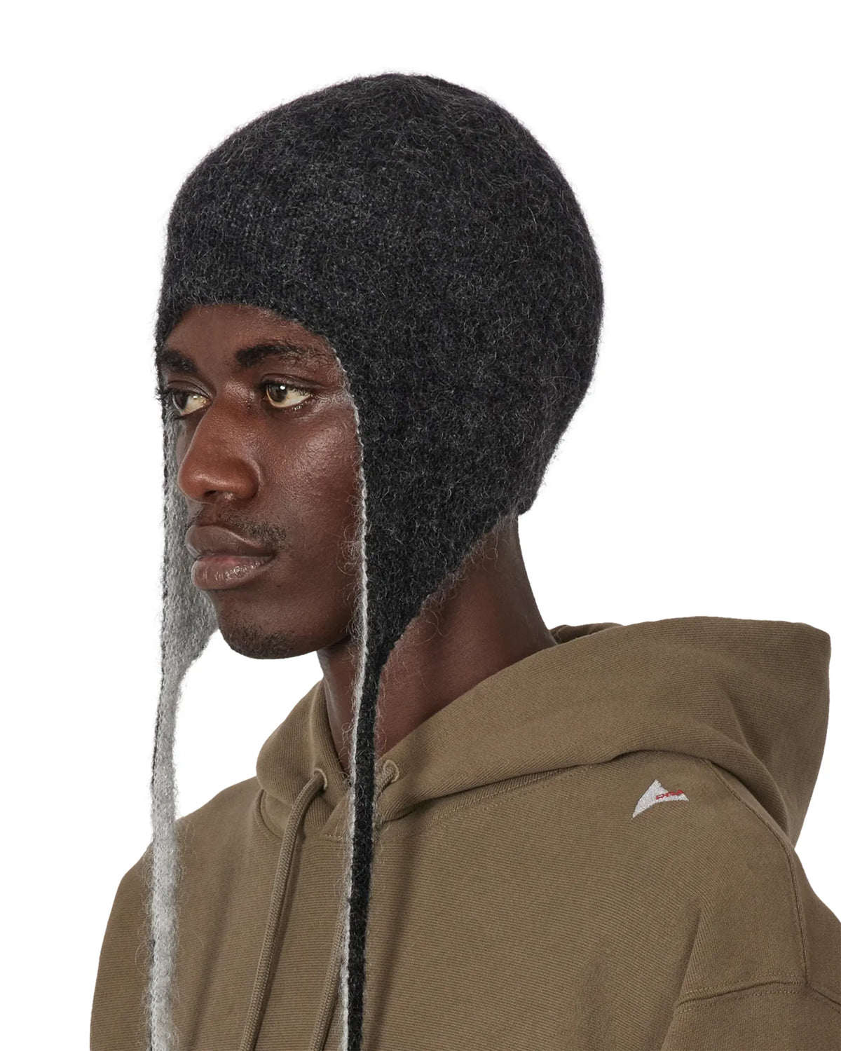 ROA LOGO Mohair Bonnet Beanie Black White 着用イメージ 斜め