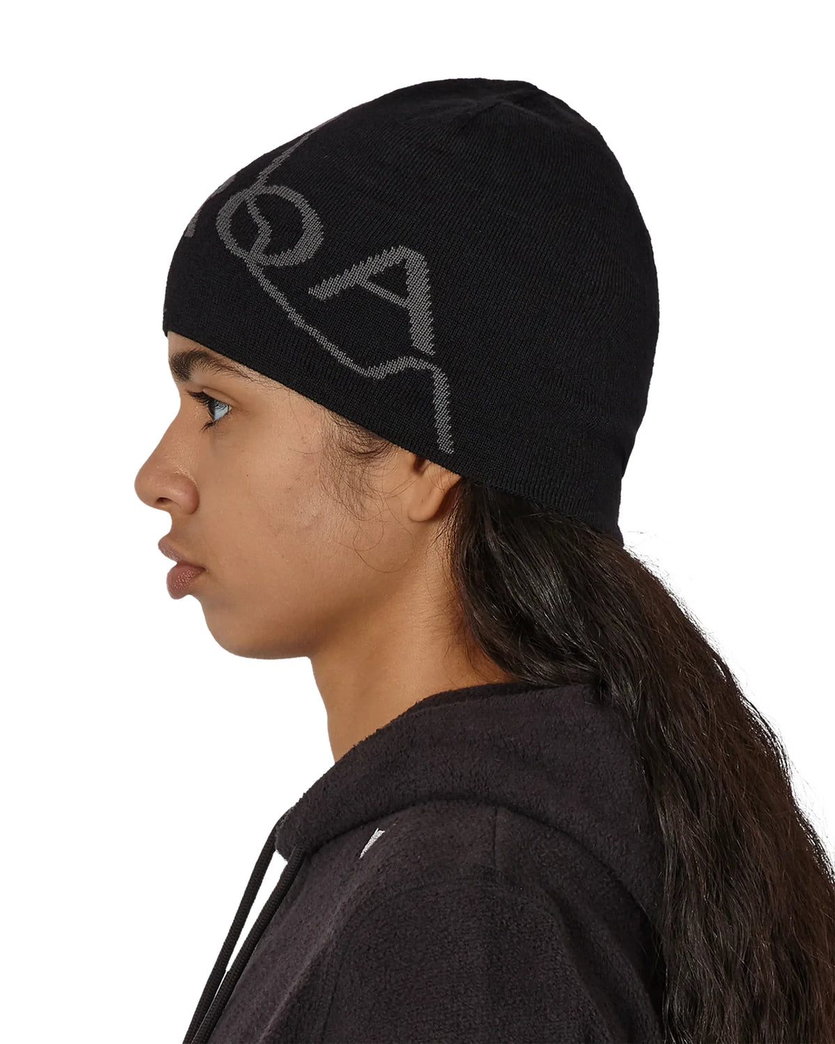 ROA LOGO Wool Beanie Deep Black 着用イメージ 側面