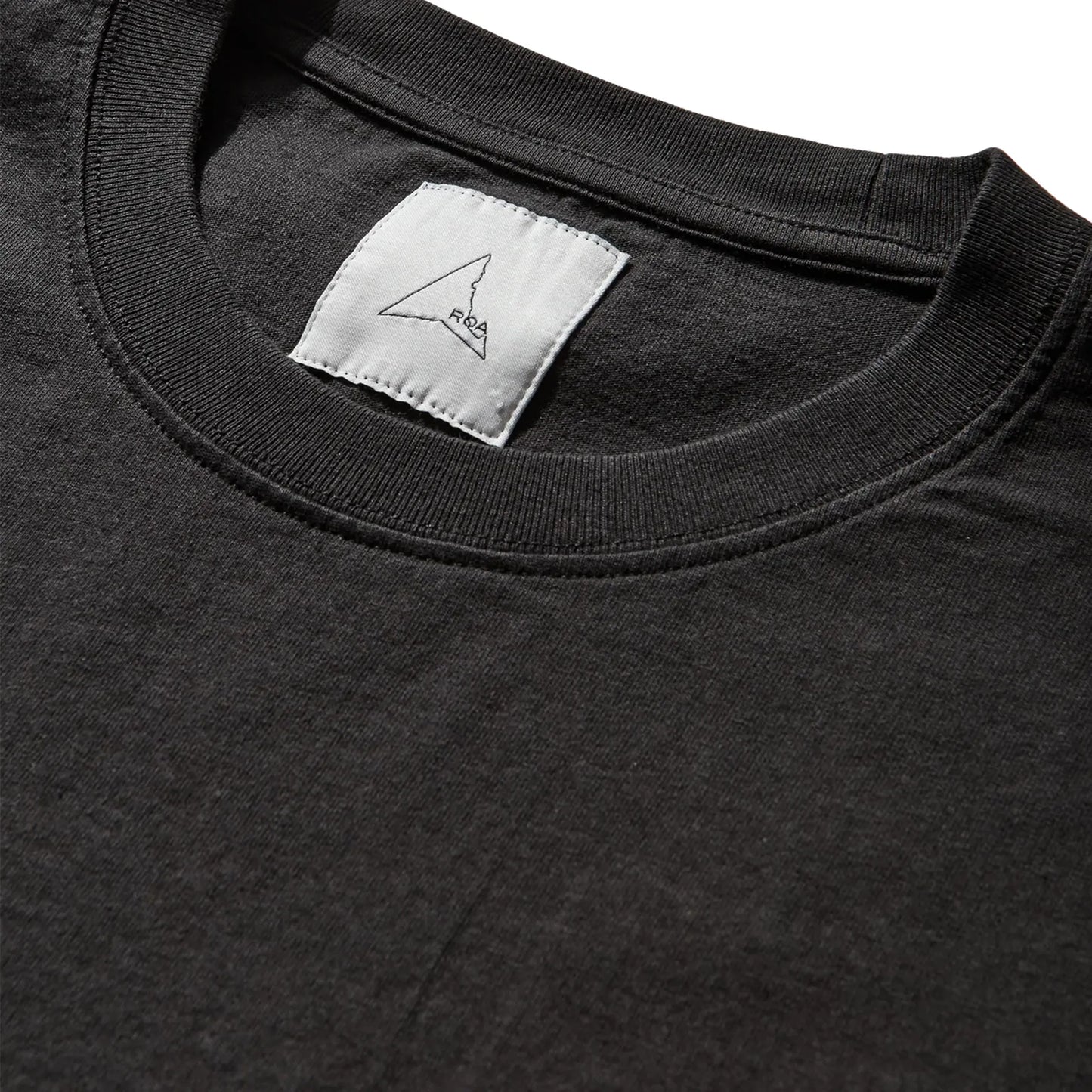 ROA Logo T-Shirt Washed Black ネックディテール リブ仕様