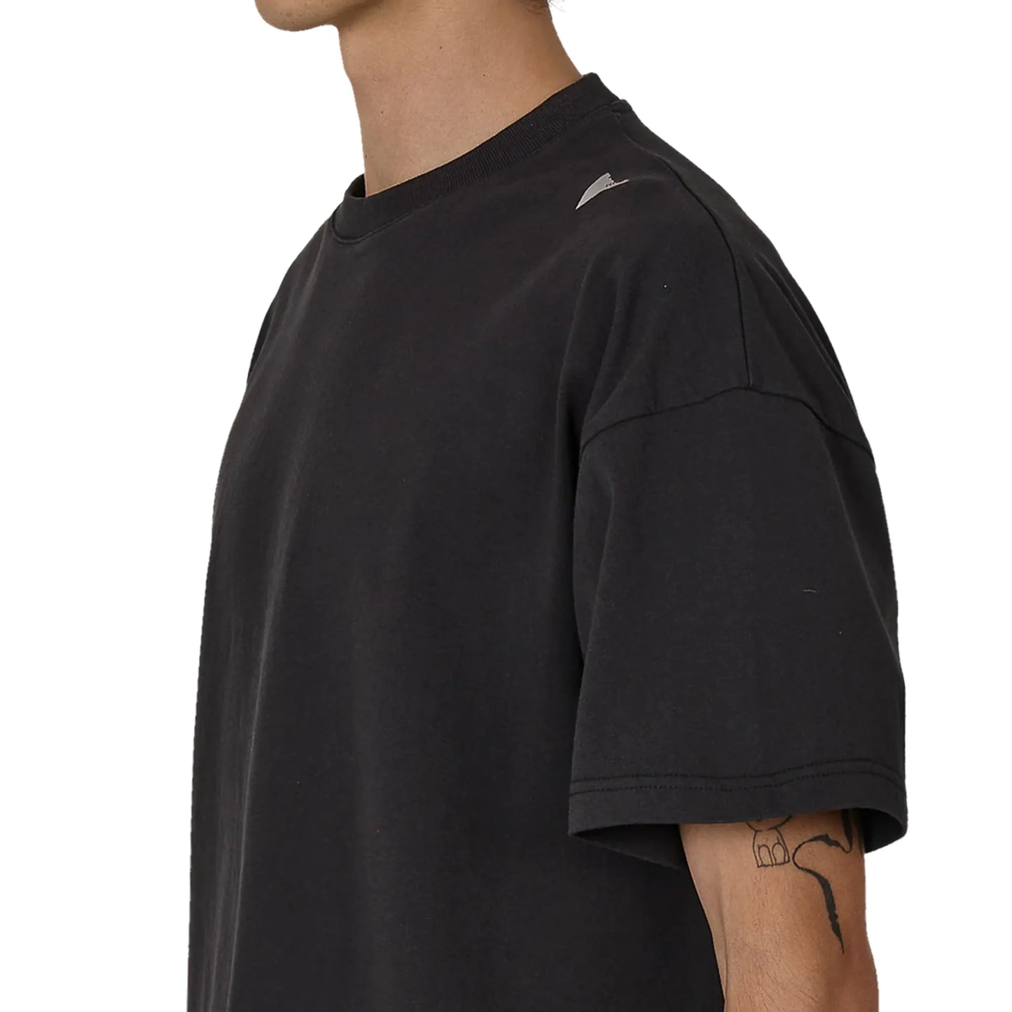 ROA Logo T-Shirt Washed Black チェストディテール