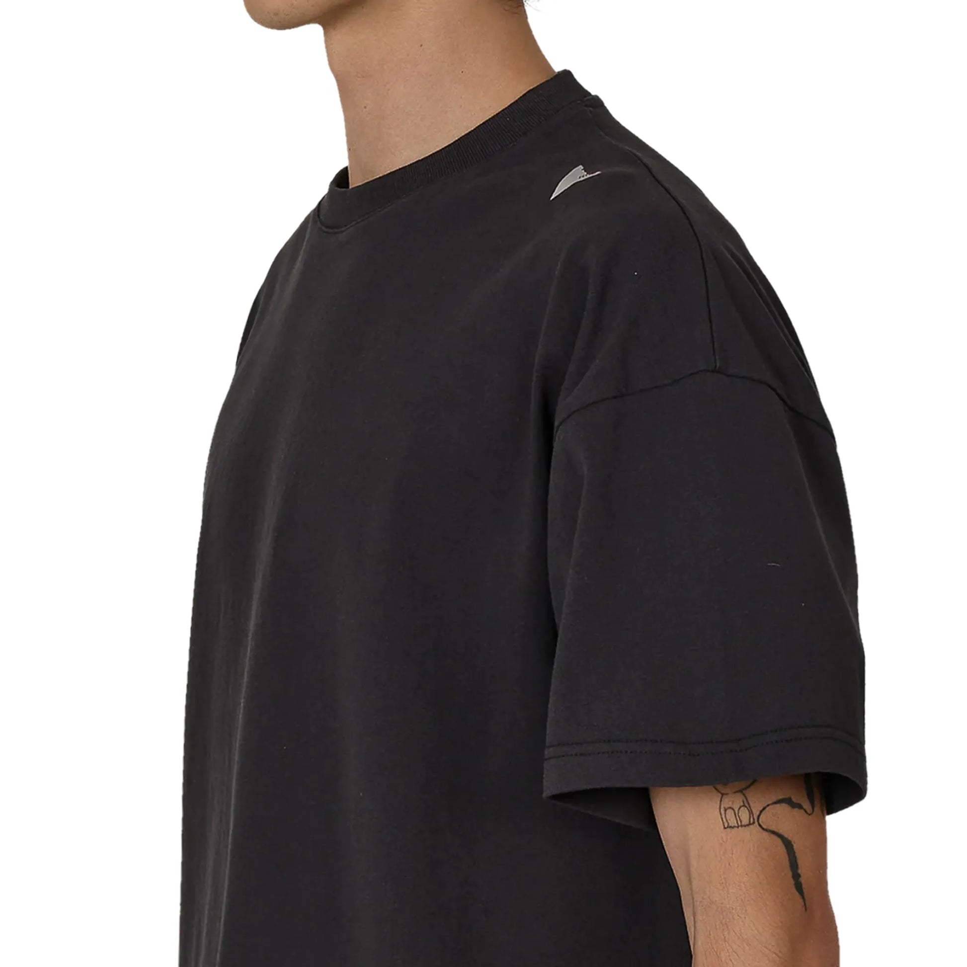 ROA Logo T-Shirt Washed Black チェストディテール