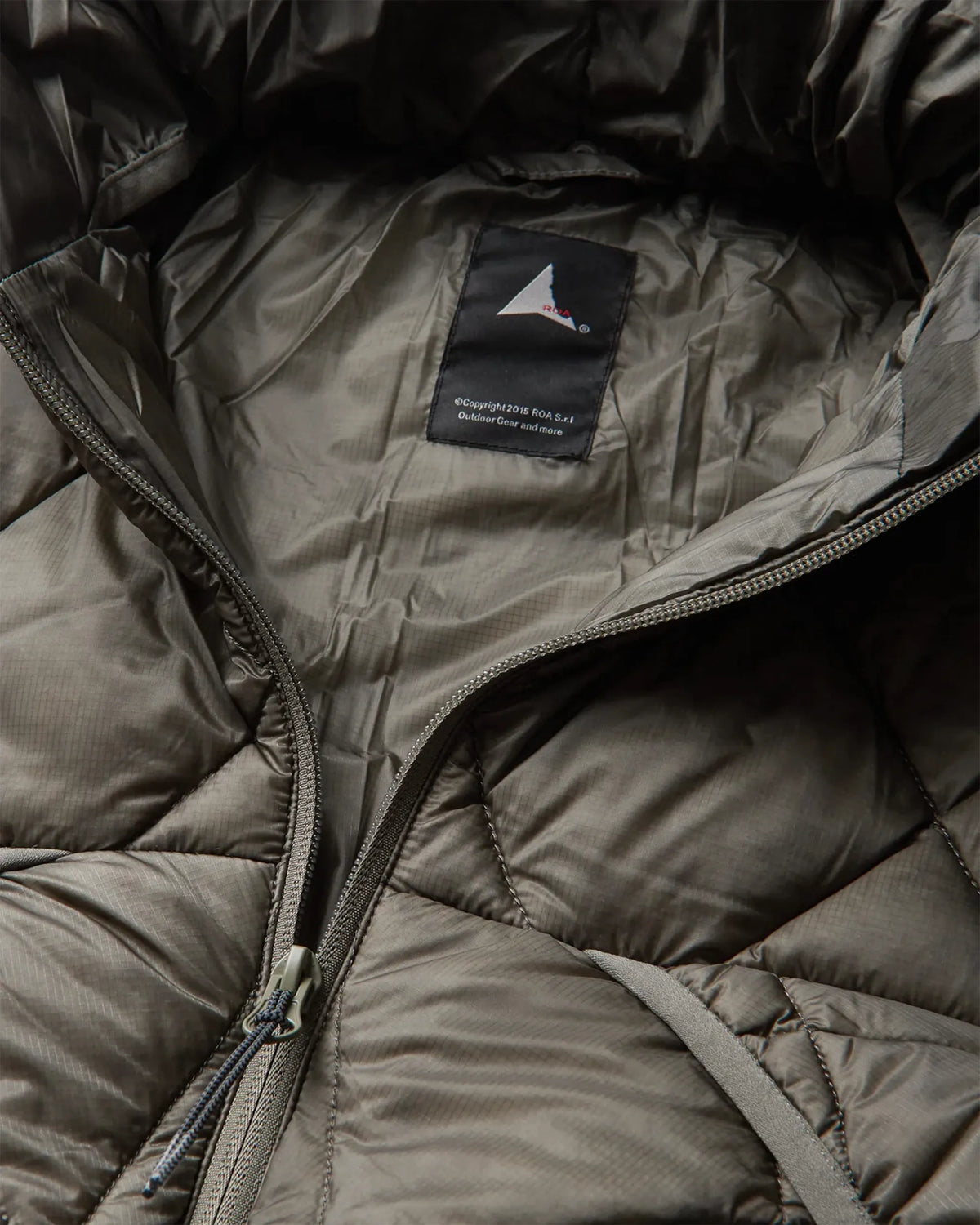 ROA NUNA 800 Fill Power Hooded Down Jacket Sage Green ジップディテール