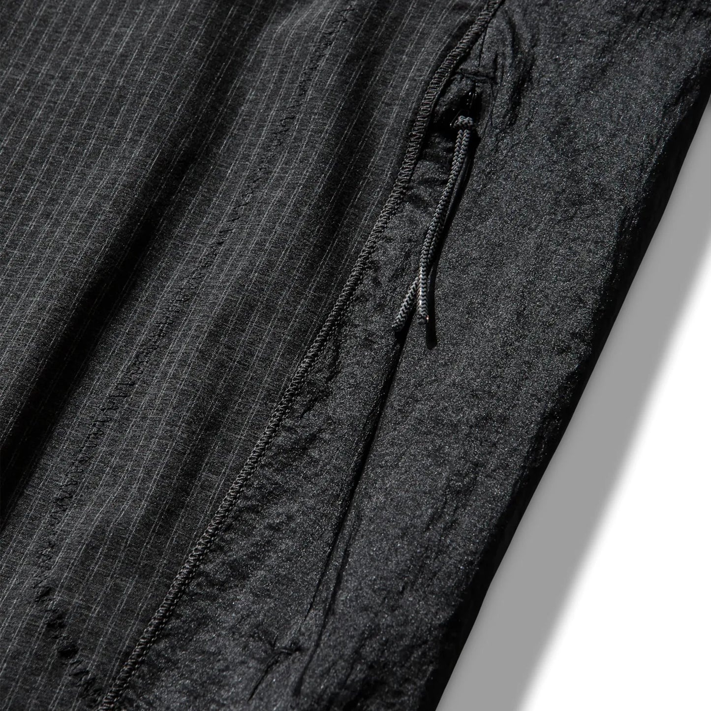 ROA Numb Pinstriped Hooded Wind Jacket Black ファスナーディテール 隠しファスナー仕様