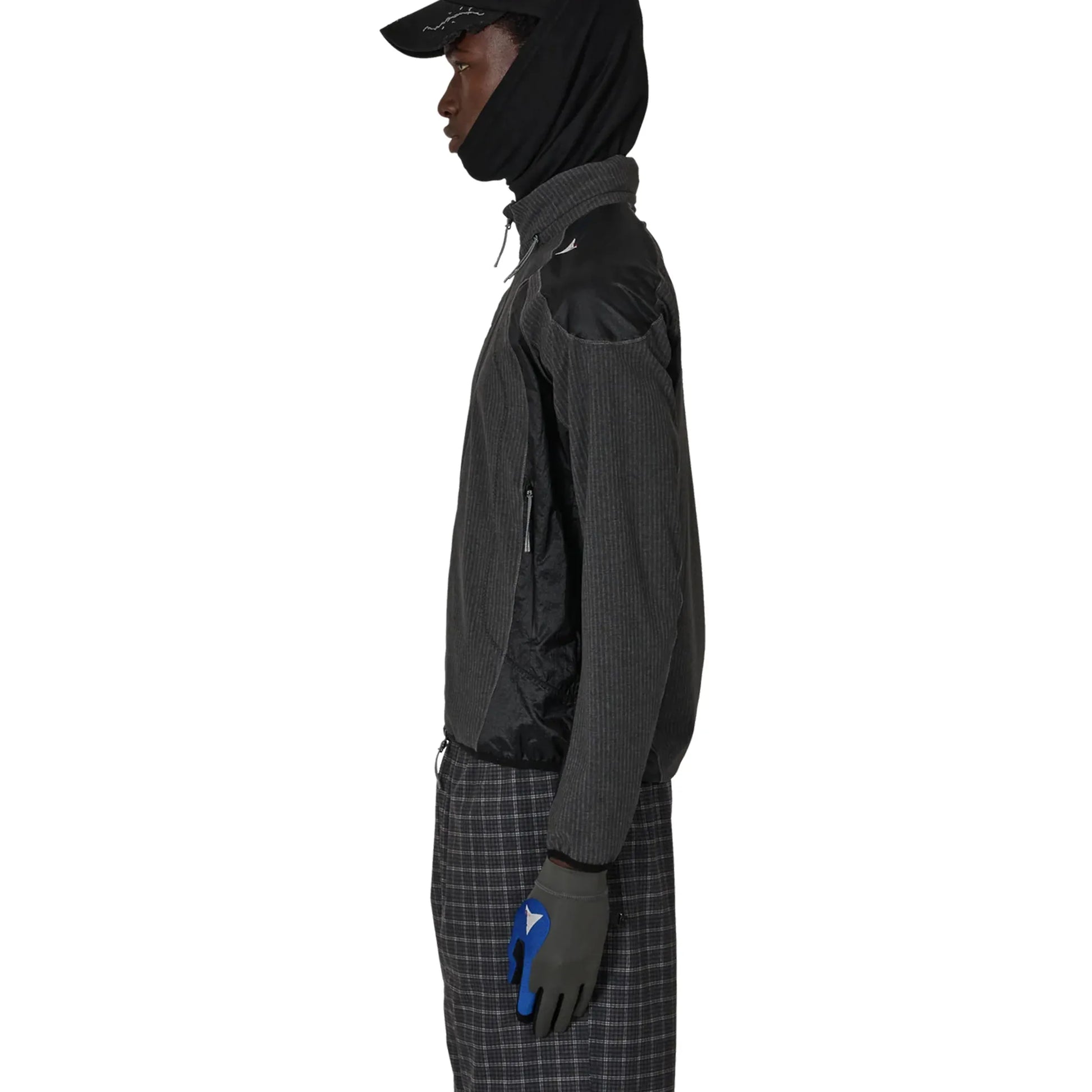 ROA Numb Pinstriped Hooded Wind Jacket Black 着用イメージ サイドシルエット メンズコーディネート