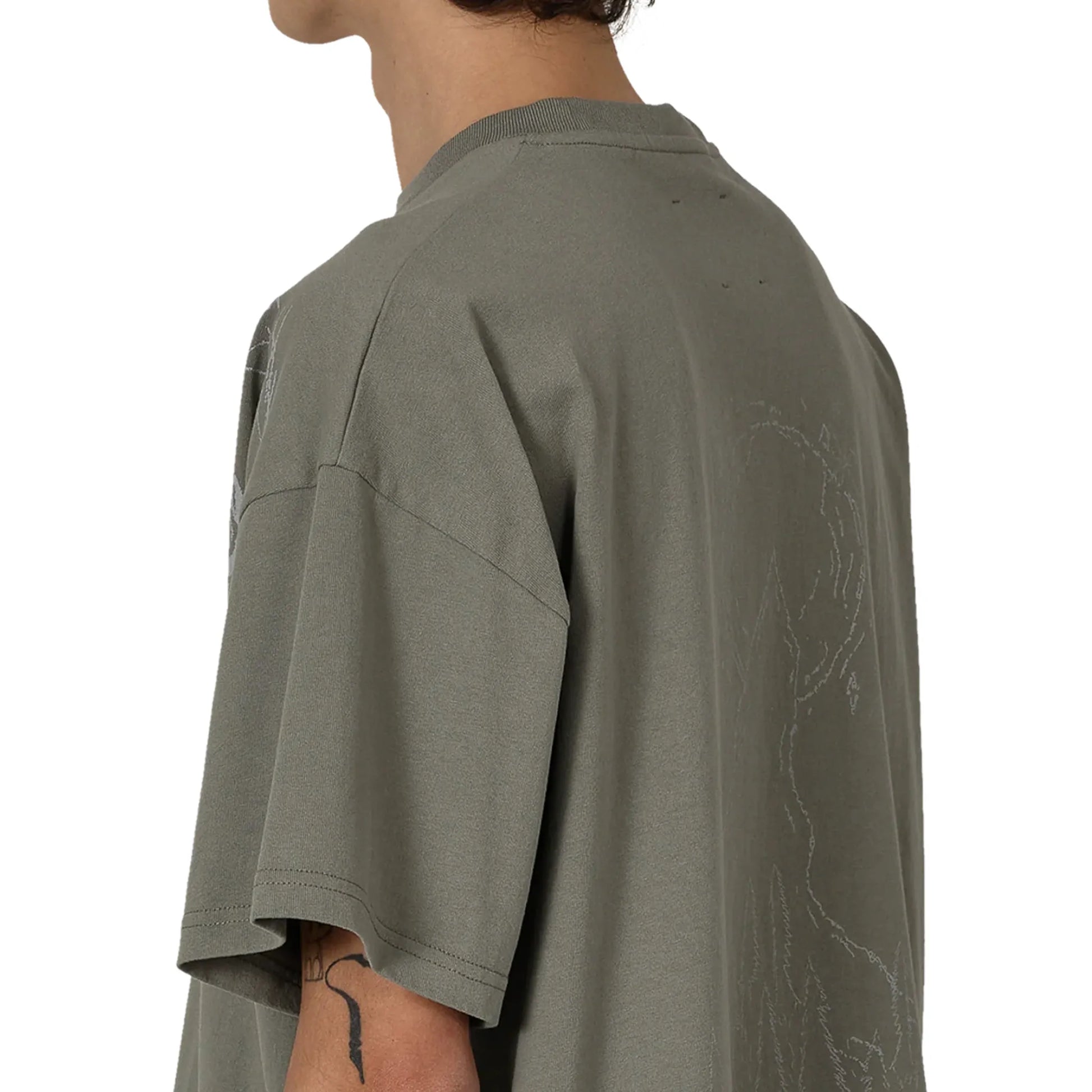ROA Ryli T-Shirt Grey 背面ディテール ロゴ仕様