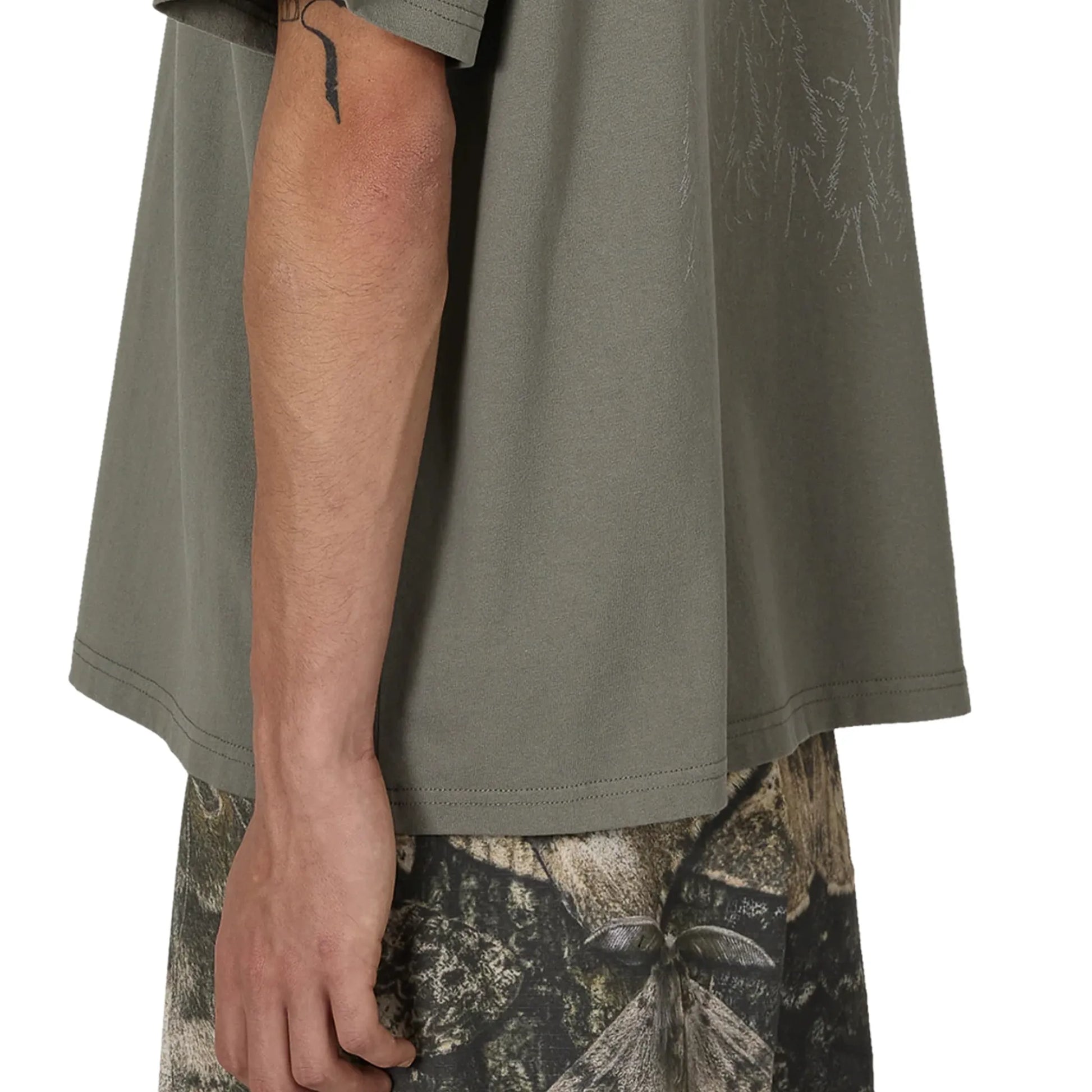 ROA Ryli T-Shirt Grey 背面裾ディテール
