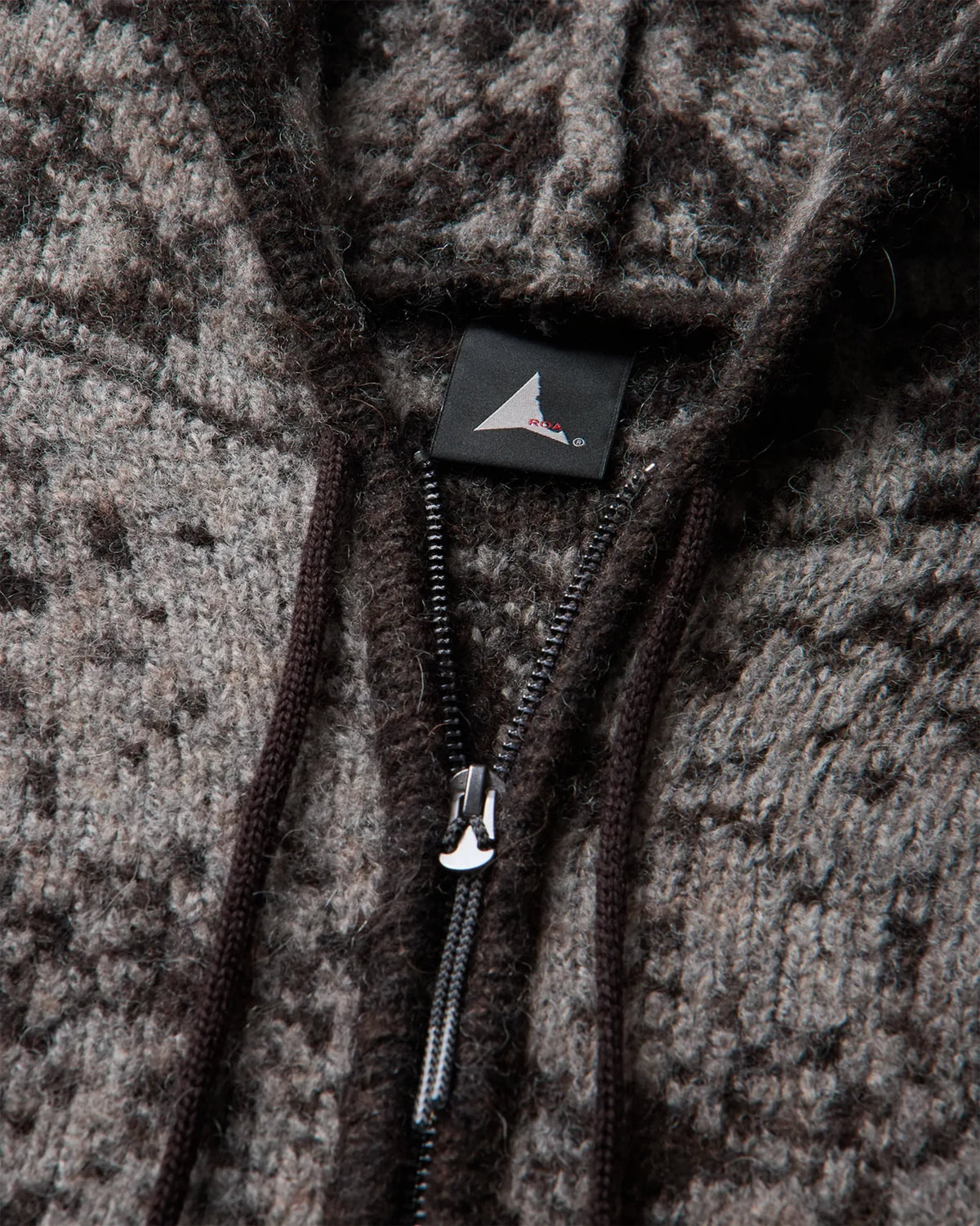 ROA SHRUB Felted Knit Zip Up Fuzzy Brown ジップ詳細
