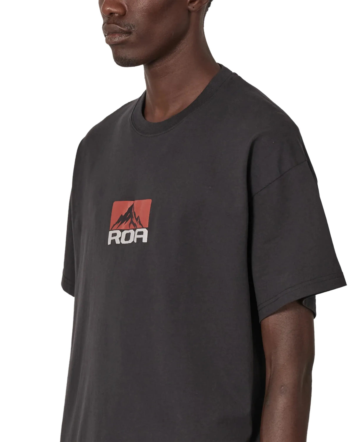 ROA SIGNAL Mountain T-Shirt Washed Black 胸元ディテール
