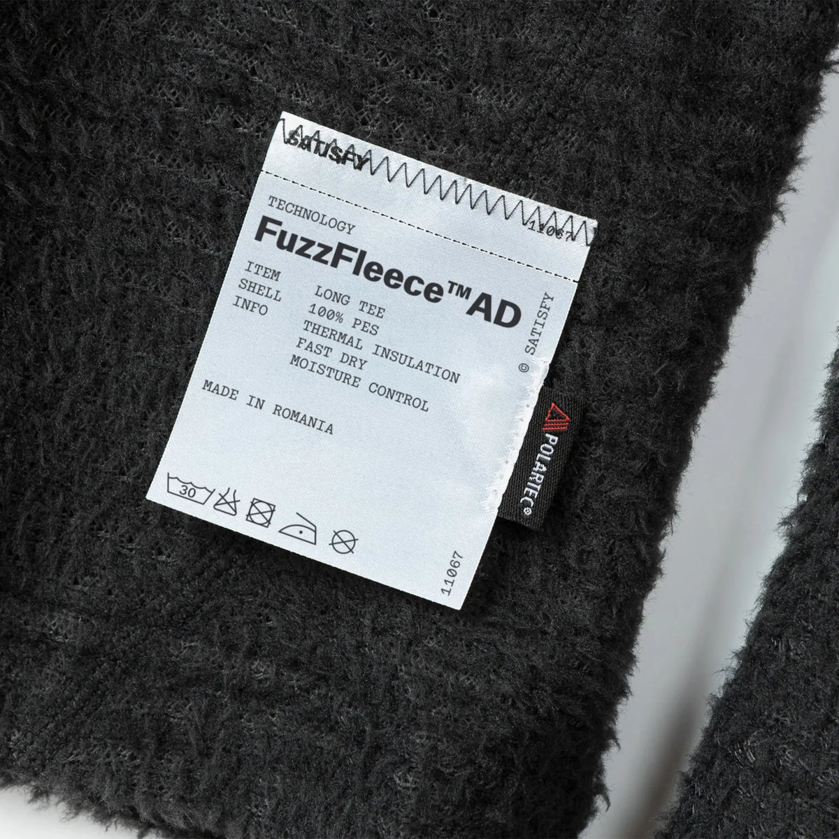 SATISFY FuzzFleece AD Long Tee Phantom 外付けケアラベル