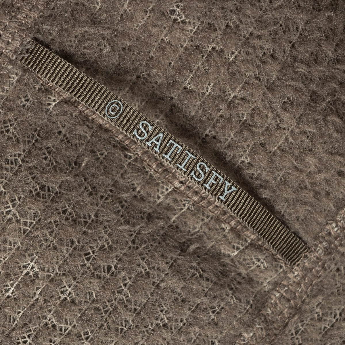 SATISFY FuzzFleece™ AD Long Tee Falcon リフレクティブロゴ