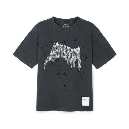 SATISFY MothTech™ T-Shirt Aged Black AirBrush Glitterの正面。グリッターロゴと通気孔が特徴のブラックTシャツ。