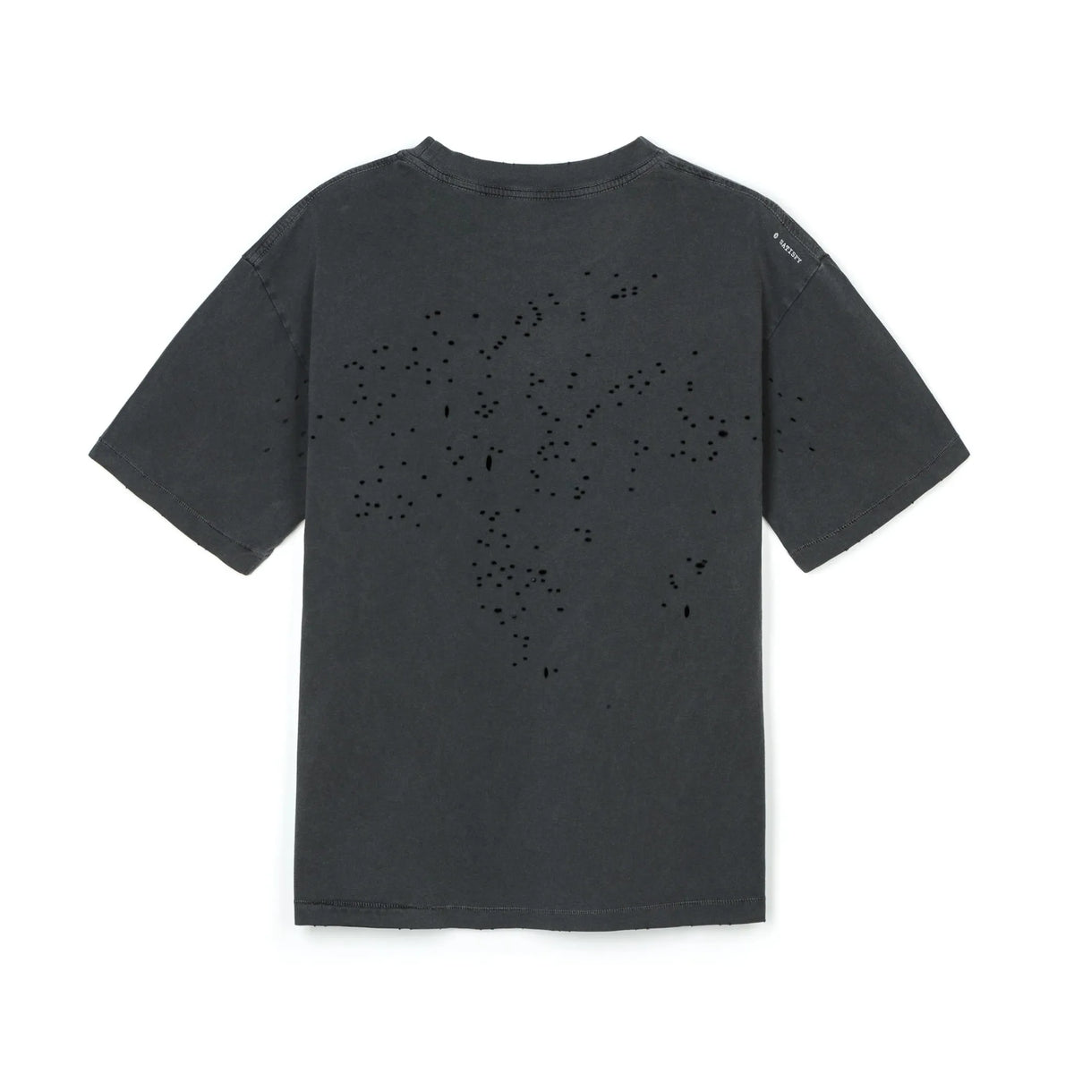 SATISFY MothTech™ T-Shirt Aged Black AirBrush Glitterの背面。背中上部にMothTech™の通気孔を配置したデザイン。