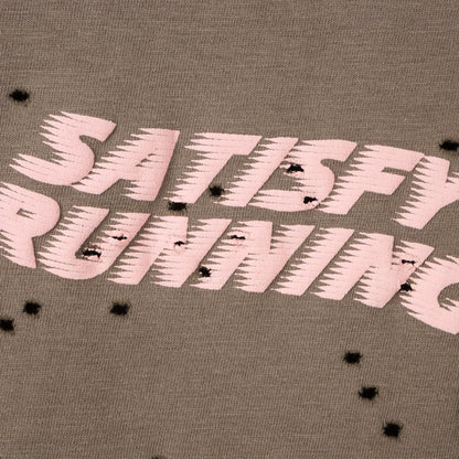 SATISFY MothTech™ T-Shirt Sun Bleached Rain Drum グラフィック ロゴ