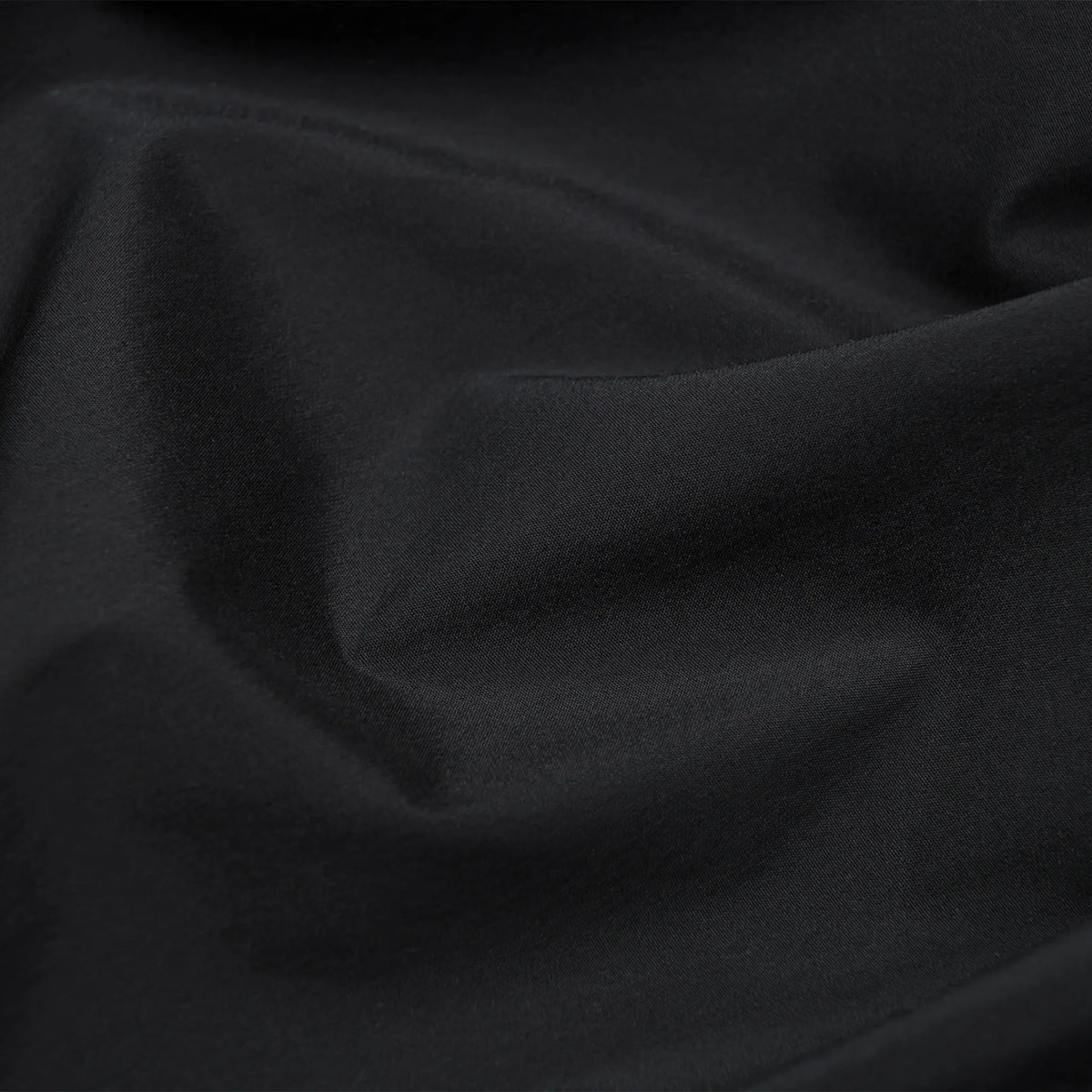 SATISFY TechSilk™ 8" Shorts Black 生地詳細