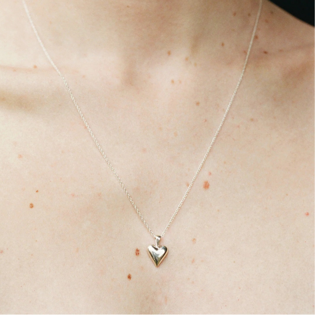 SOPHIE BUHAI Tiny Heart Pendant Sliver【R20-N09-SS】(N)　着用写真