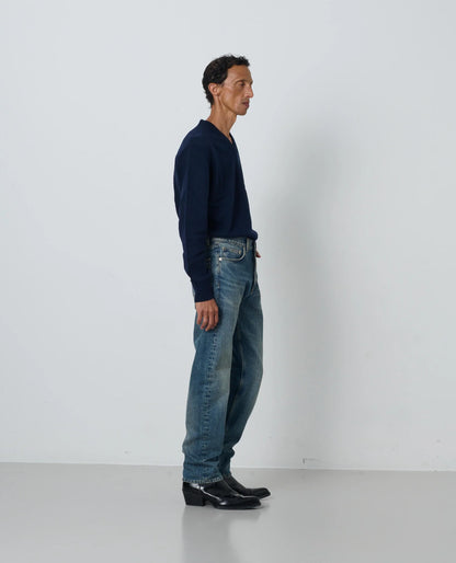 SUNFLOWER Moon Merino V Neck Navy 着用画像 全身スタイリング