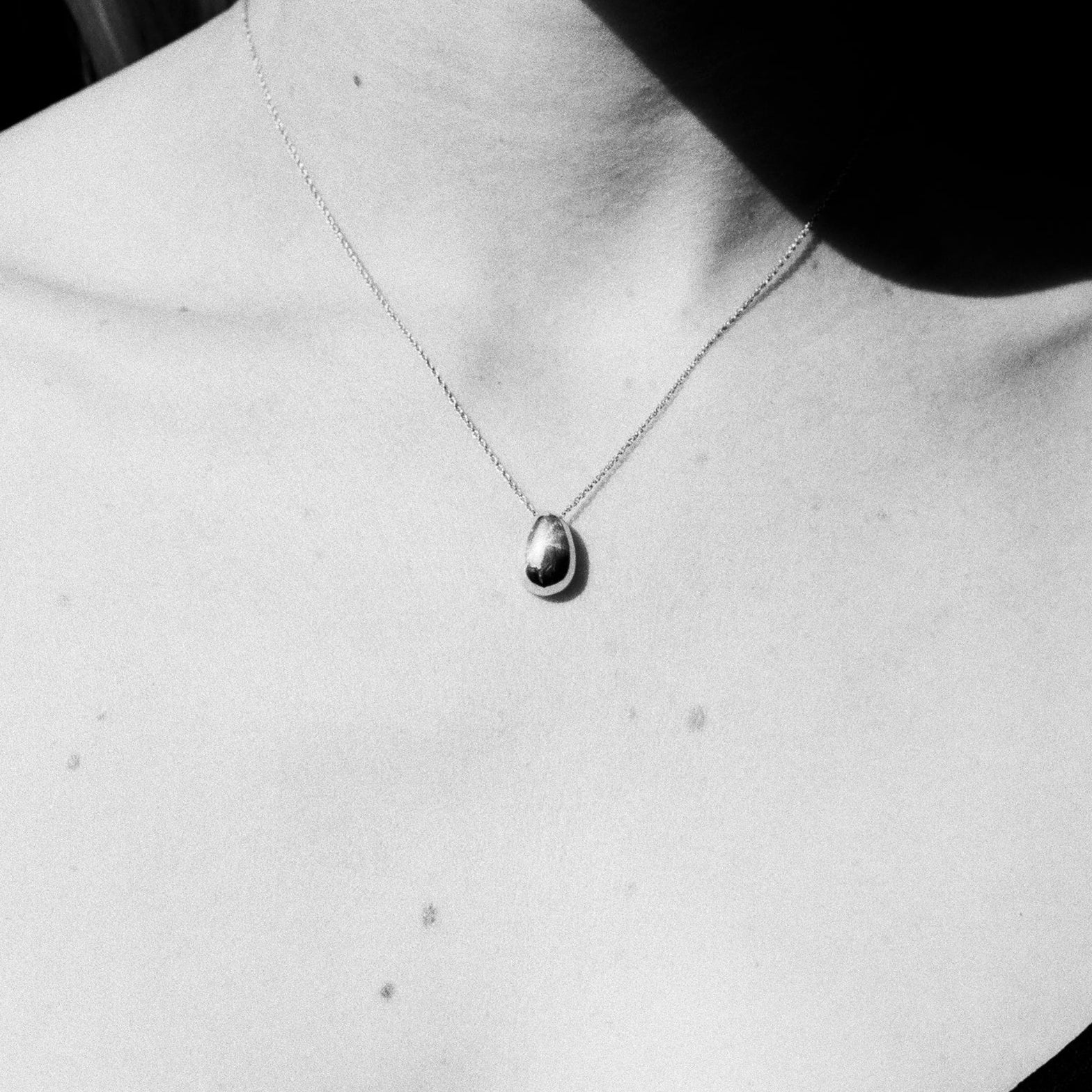 Tiny-Egg-Pendant　着用