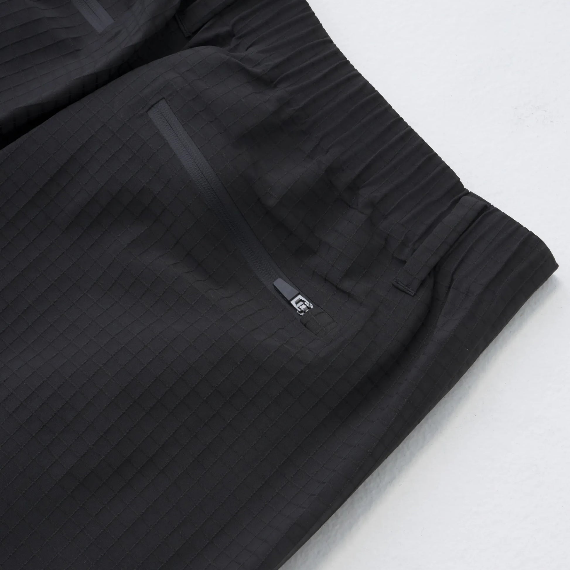 Hiking Patrol WAYPOINT RIPSTOP PLEATED TROUSER CHARCOAL BLACK バックポケットディテール 止水ジップ仕様