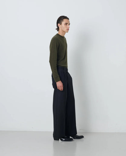 SUNFLOWER Wide Pleated Trouser Tropical Wool Black 着用イメージ 正面