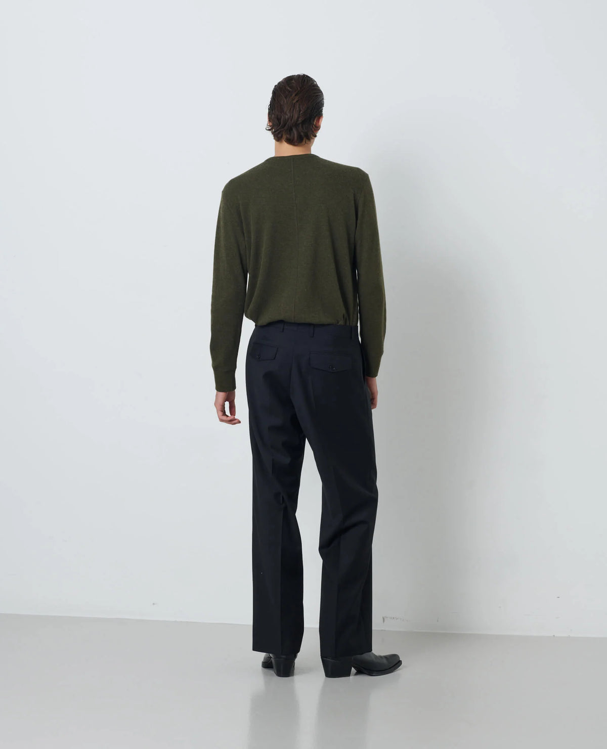 SUNFLOWER Wide Pleated Trouser Tropical Wool Black 着用イメージ 背面