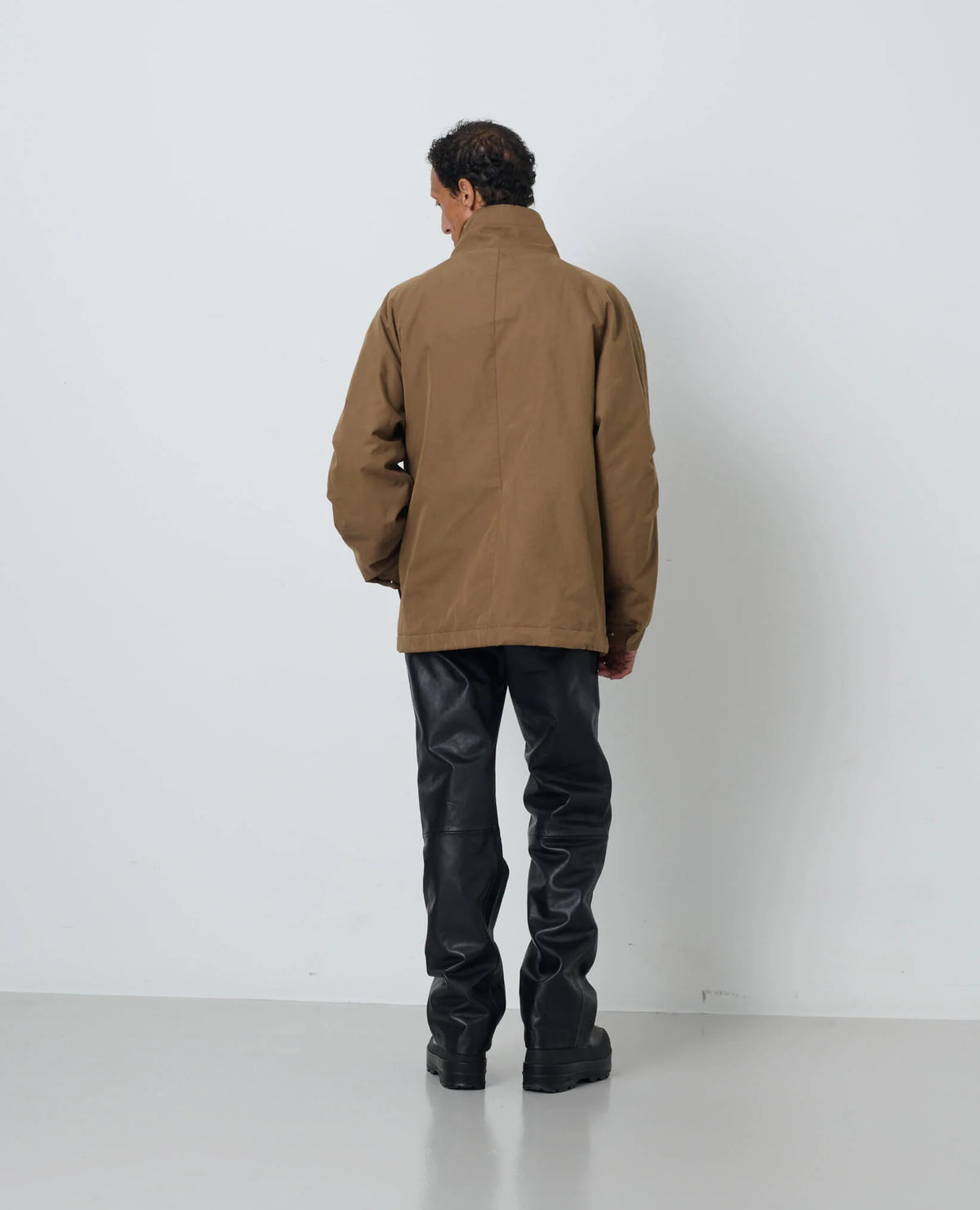 SUNFLOWER Winter Field Jacket Khaki 着用イメージ 背面