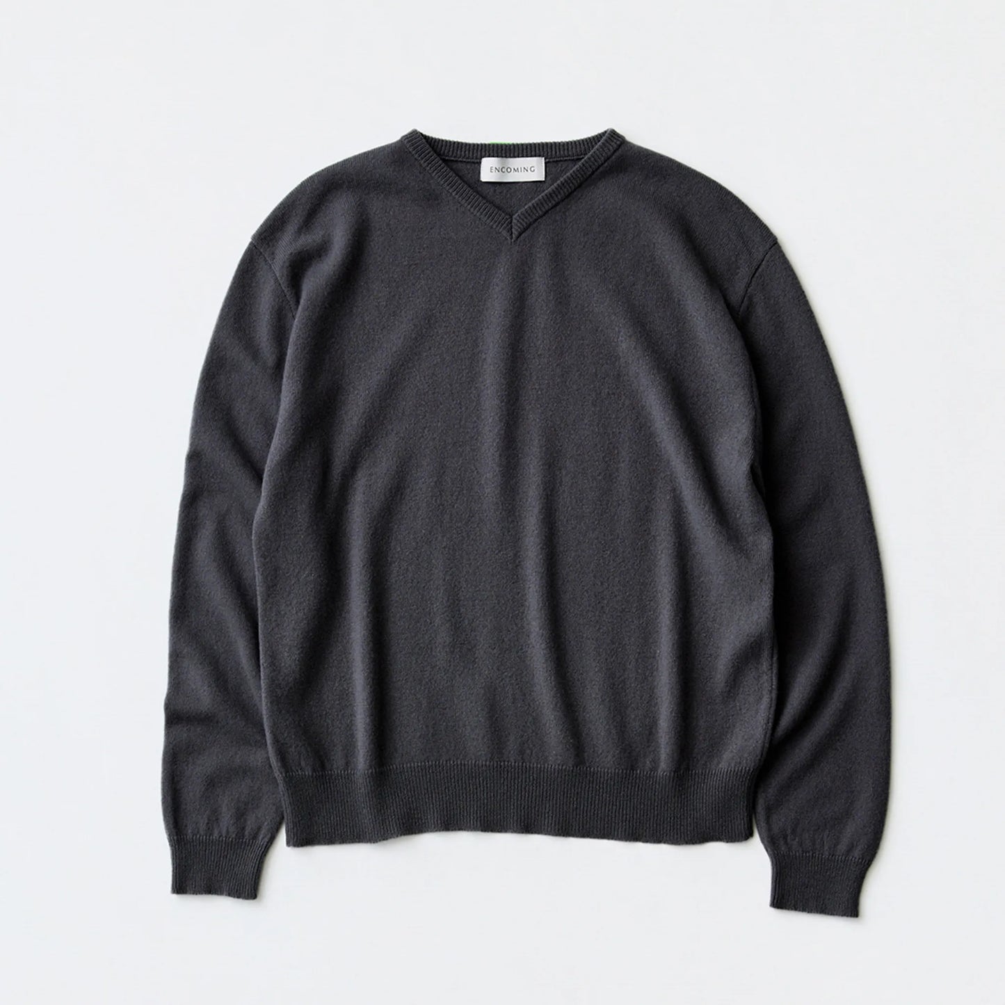 ENCOMING  Knitted V Neck Jumper Chacoal【KNVJU-CH】フロント画像