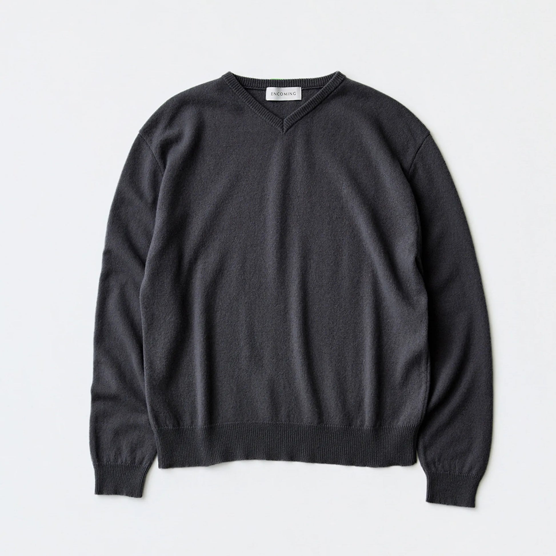 ENCOMING  Knitted V Neck Jumper Chacoal【KNVJU-CH】フロント画像