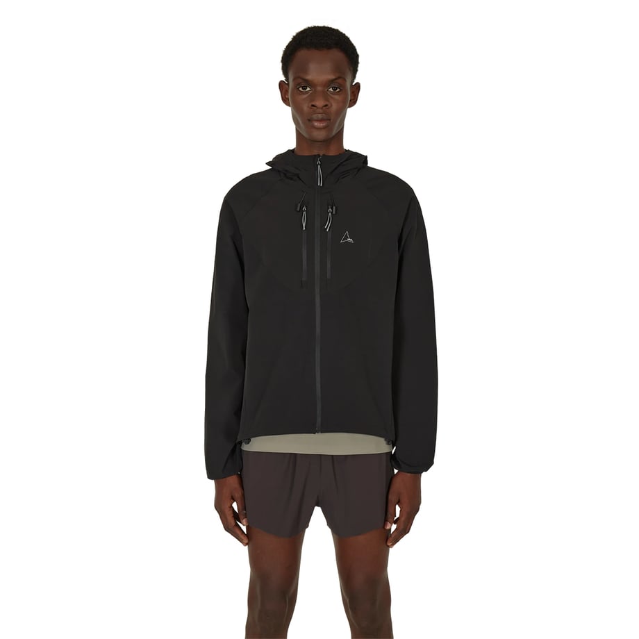 ROA Windbreaker Black 正面 着用イメージ