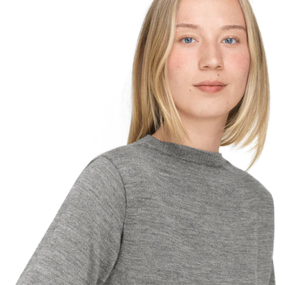 ANDERSEN-ANDERSEN Marine Crewneck 着用イメージ レディース 首周り詳細