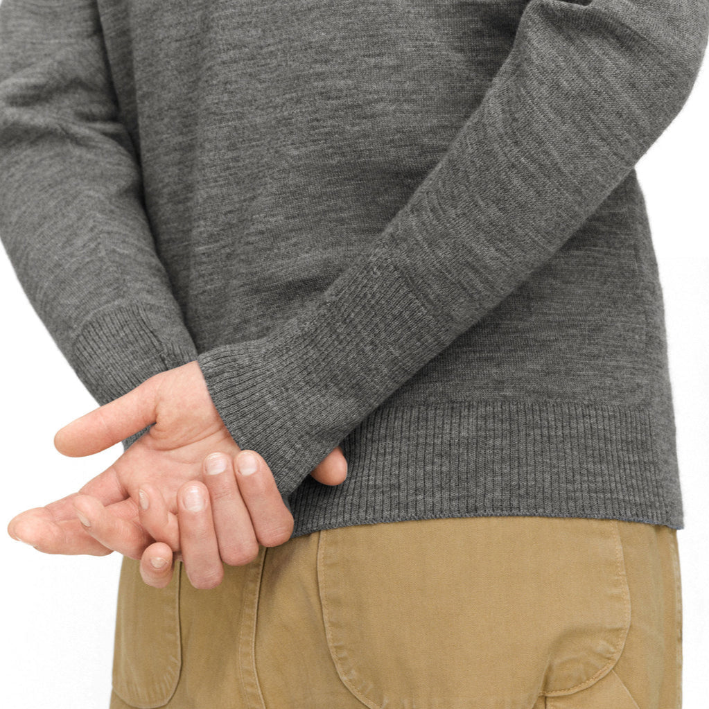 ANDERSEN-ANDERSEN Marine Crewneck 着用イメージ レディース 袖口詳細