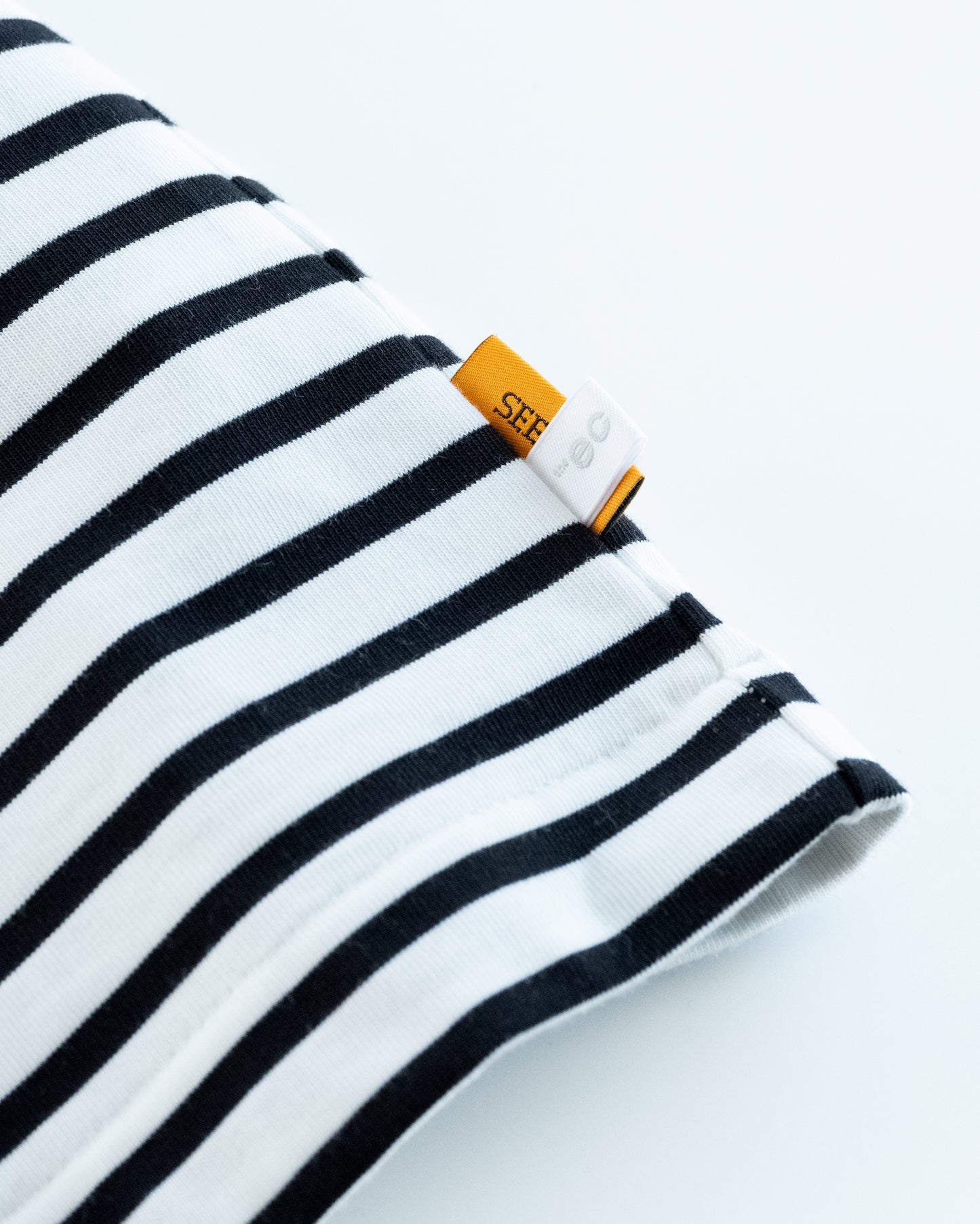 SEESEE'S Choice Embroidered Border Tee【Black/Orange】